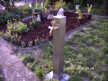 Wassersäule /Wasserhahn für den Garten/ Wasserzapfstelle mit Steckdose.